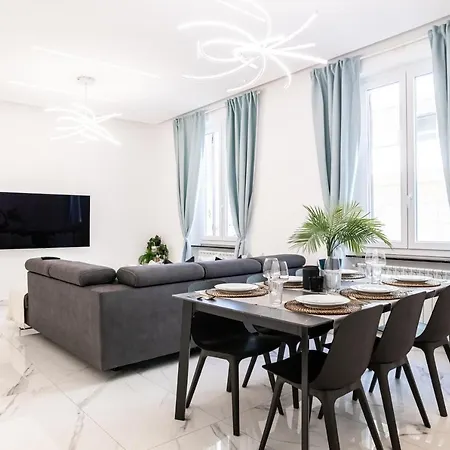 Luxury Steps From Sea Appartamento