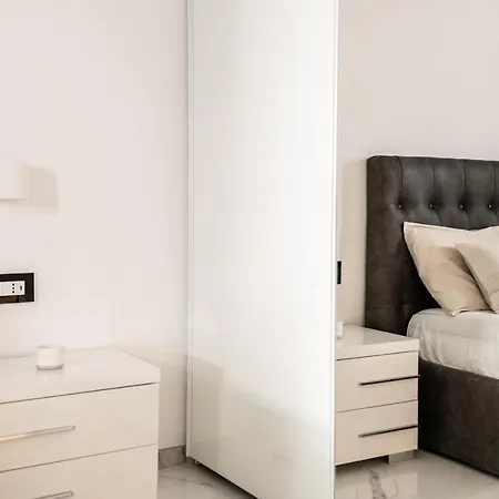 Luxury Steps From Sea Appartamento *