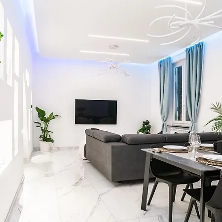 Luxury Steps From Sea Appartamento