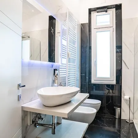 Luxury Steps From Sea Appartamento