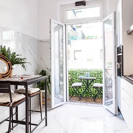 Apartment Luxury Steps From Sea